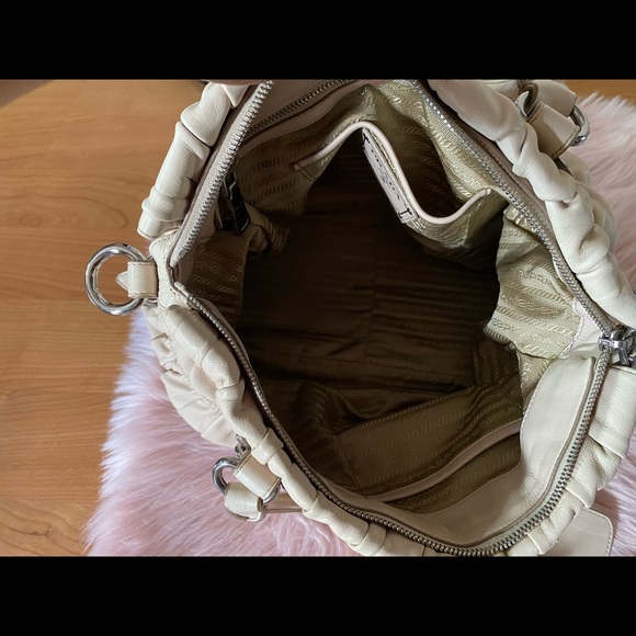Authentic Prada handbag in Good Conditions - Picture 8 of 10